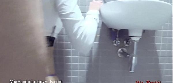  FITNESS TEEN GETS ASS TO MOUTH IN PUBLIC TOILET